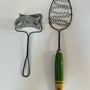 Vintage Wire Whisk and Biscuit Cutter Set with Green Handle